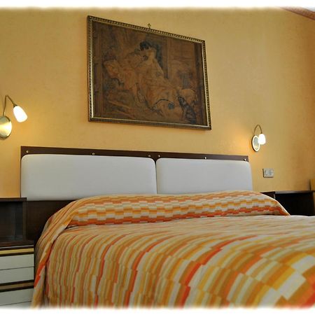 Bed And Breakfast D'Angelo ปาแลร์โม ภายนอก รูปภาพ