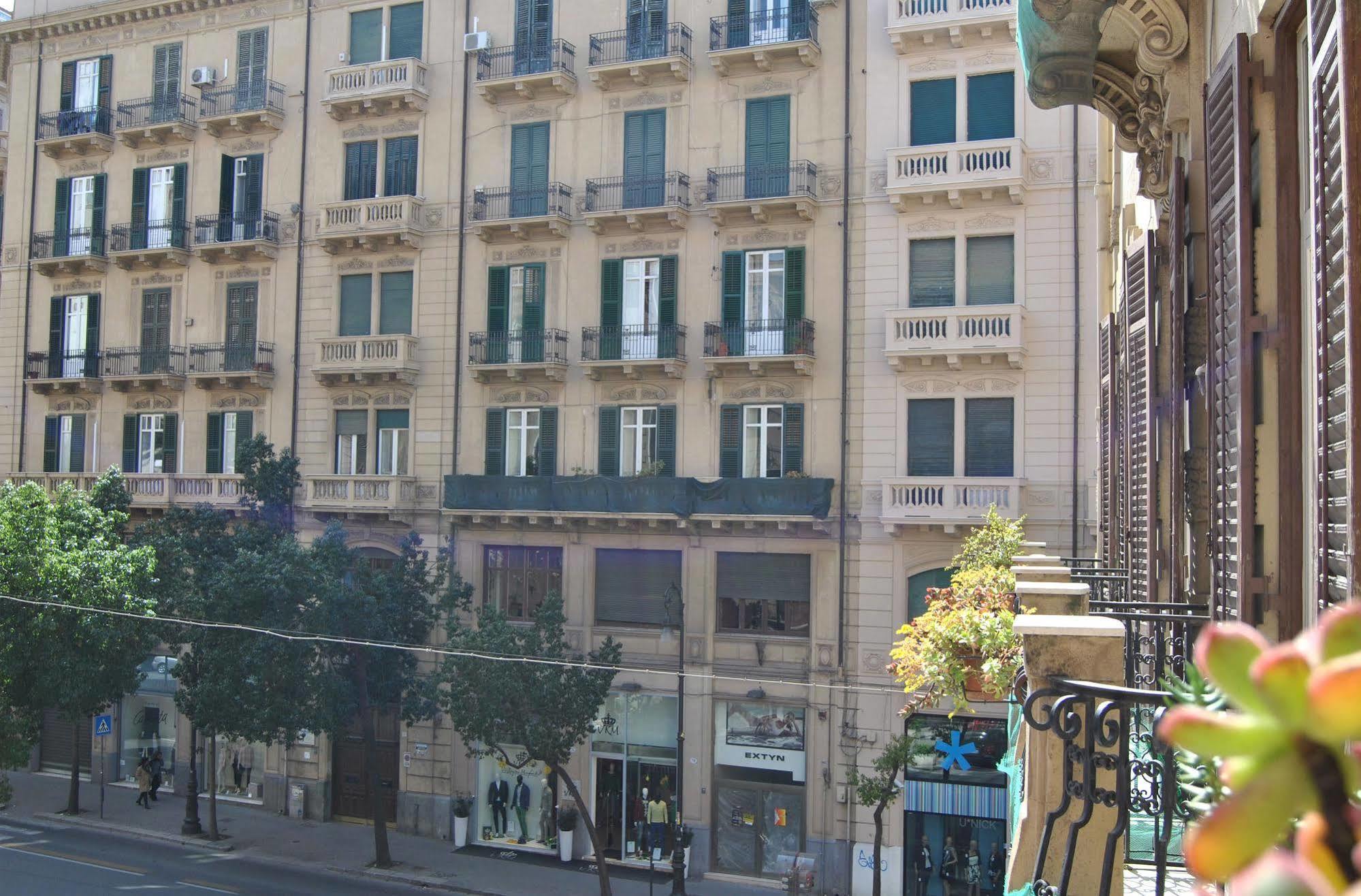 Bed And Breakfast D'Angelo ปาแลร์โม ภายนอก รูปภาพ